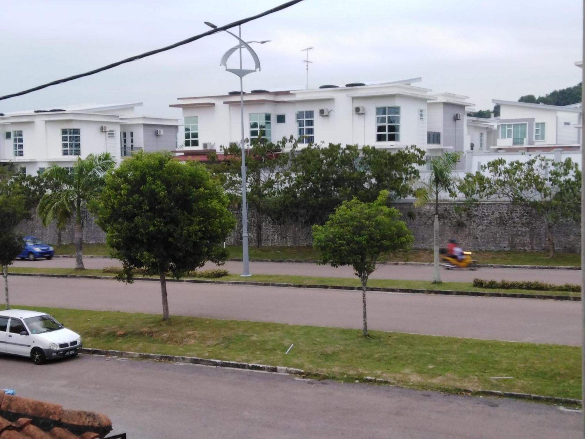Dkamar Homestay At Desaru, Fully Aircond, Wifi, Coway, Street View 4 Min To Desaru Beach Kangkar Chemaran المظهر الخارجي الصورة