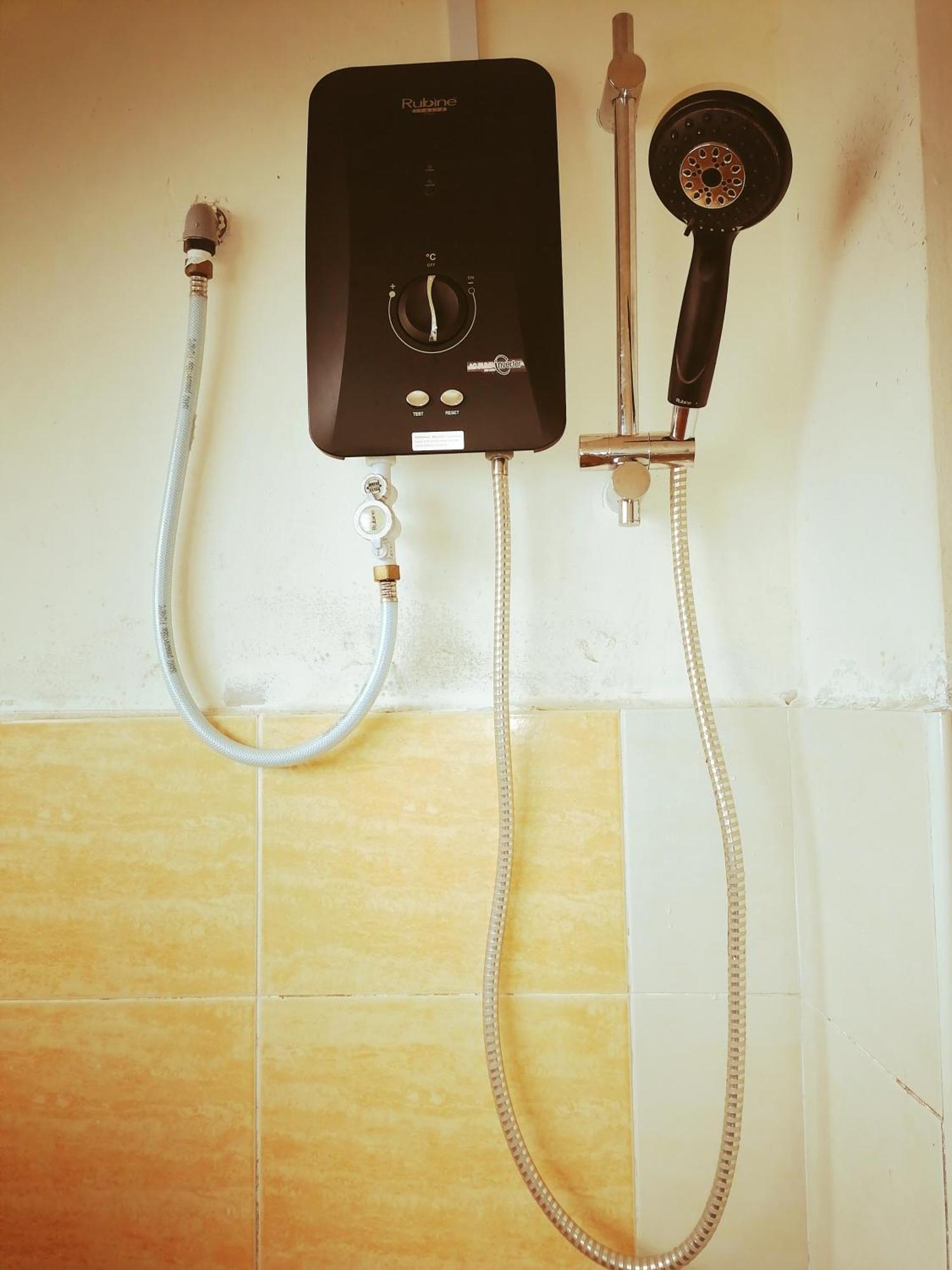 Dkamar Homestay At Desaru, Fully Aircond, Wifi, Coway, Street View 4 Min To Desaru Beach Kangkar Chemaran المظهر الخارجي الصورة