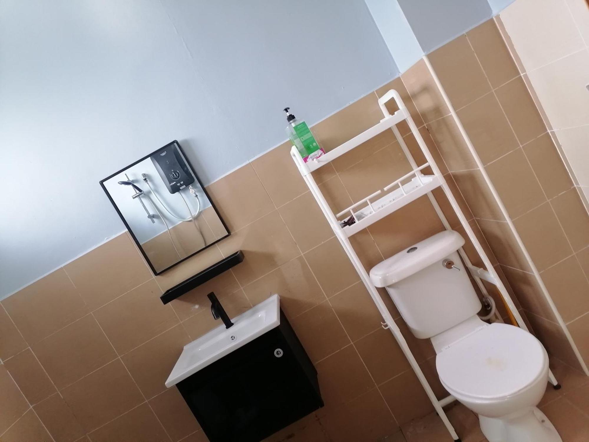 Dkamar Homestay At Desaru, Fully Aircond, Wifi, Coway, Street View 4 Min To Desaru Beach Kangkar Chemaran المظهر الخارجي الصورة