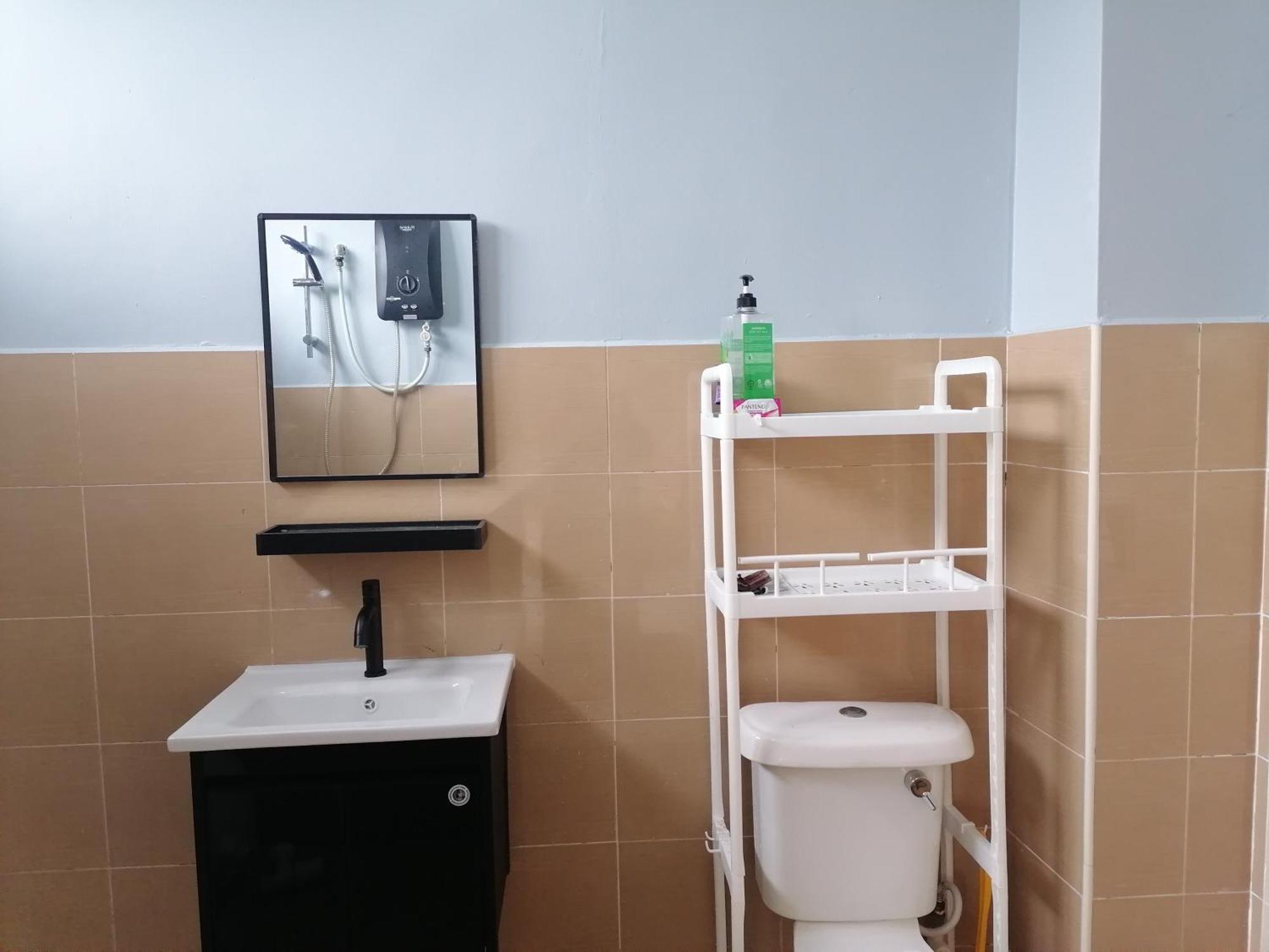 Dkamar Homestay At Desaru, Fully Aircond, Wifi, Coway, Street View 4 Min To Desaru Beach Kangkar Chemaran المظهر الخارجي الصورة