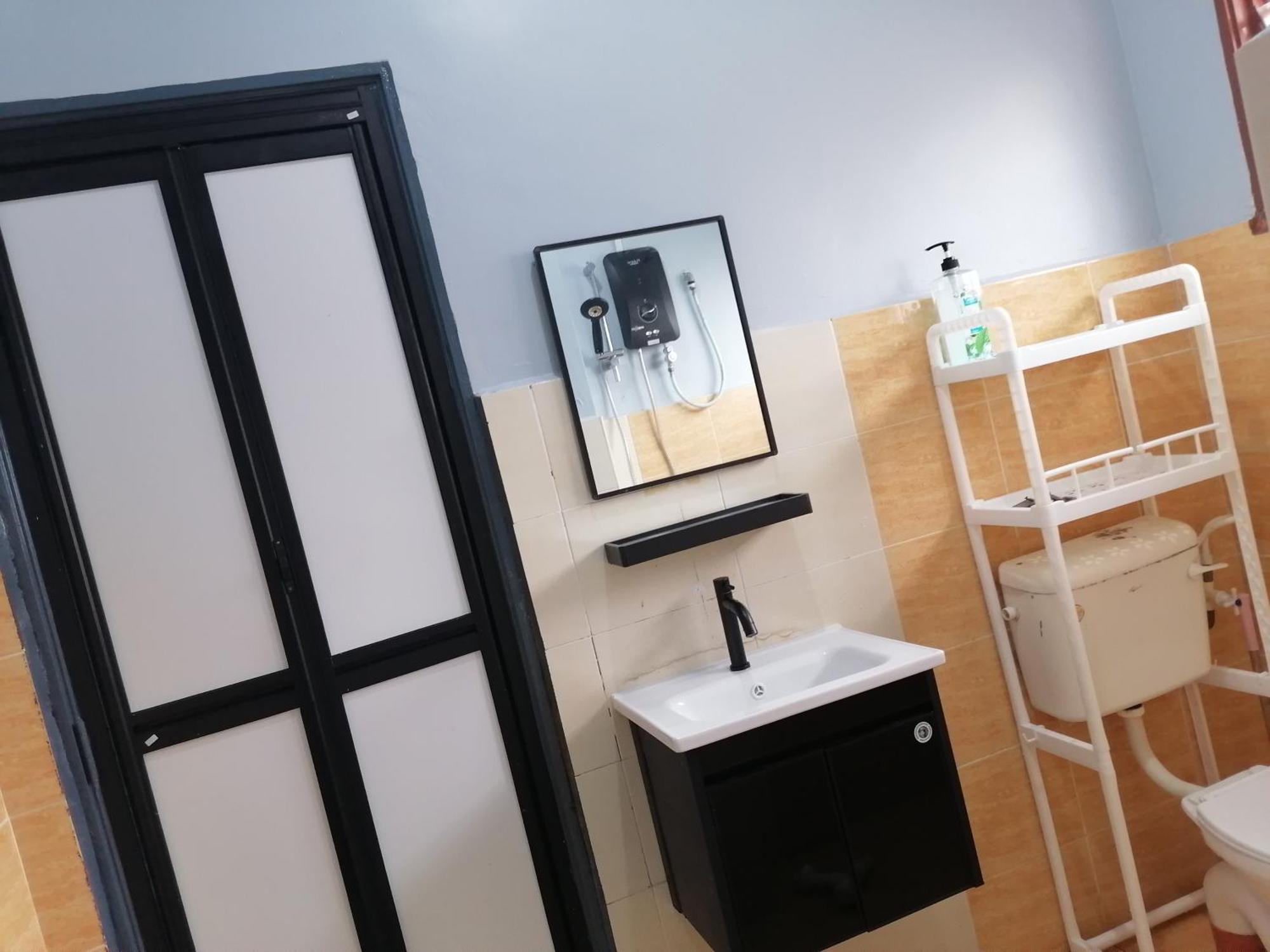 Dkamar Homestay At Desaru, Fully Aircond, Wifi, Coway, Street View 4 Min To Desaru Beach Kangkar Chemaran المظهر الخارجي الصورة