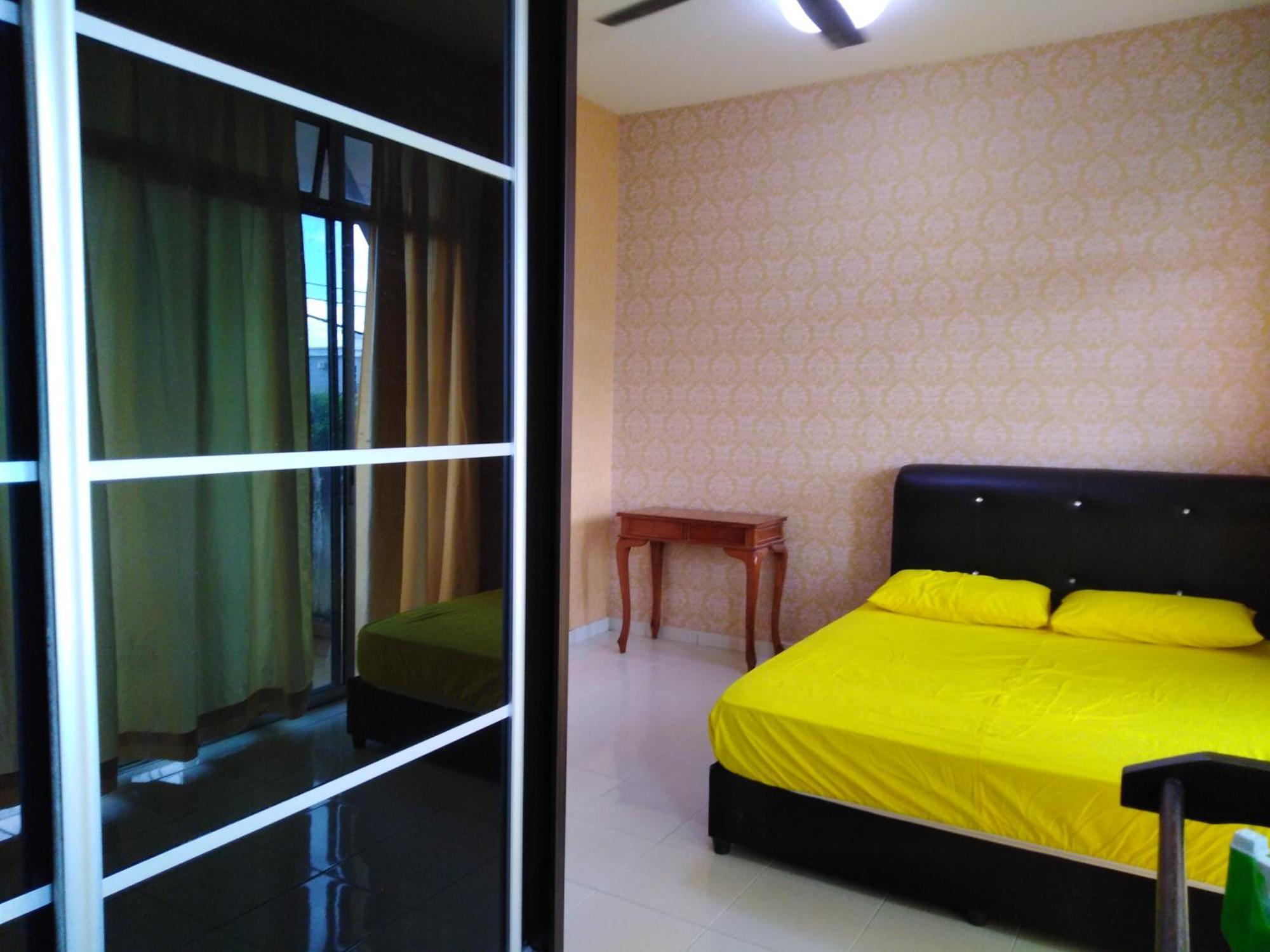 Dkamar Homestay At Desaru, Fully Aircond, Wifi, Coway, Street View 4 Min To Desaru Beach Kangkar Chemaran المظهر الخارجي الصورة